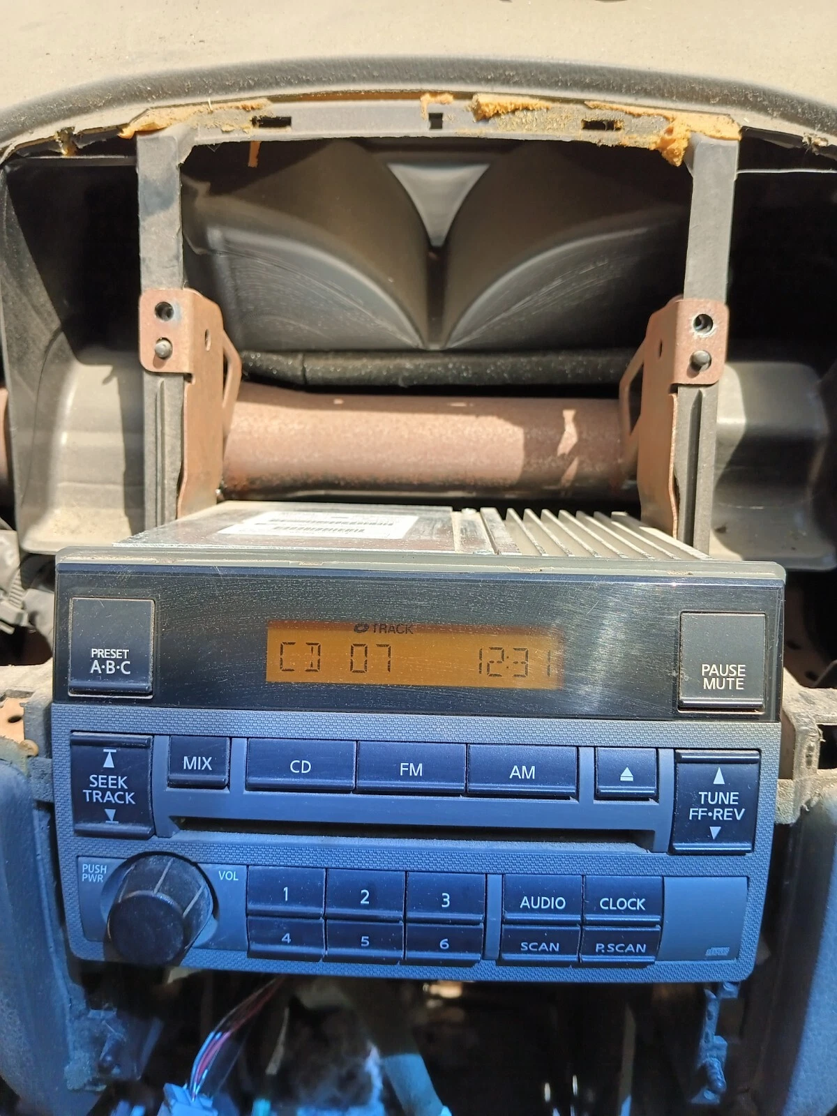 2006 NISSAN ALTIMA S 2.5 RADIO AM FM CD PLAYER
