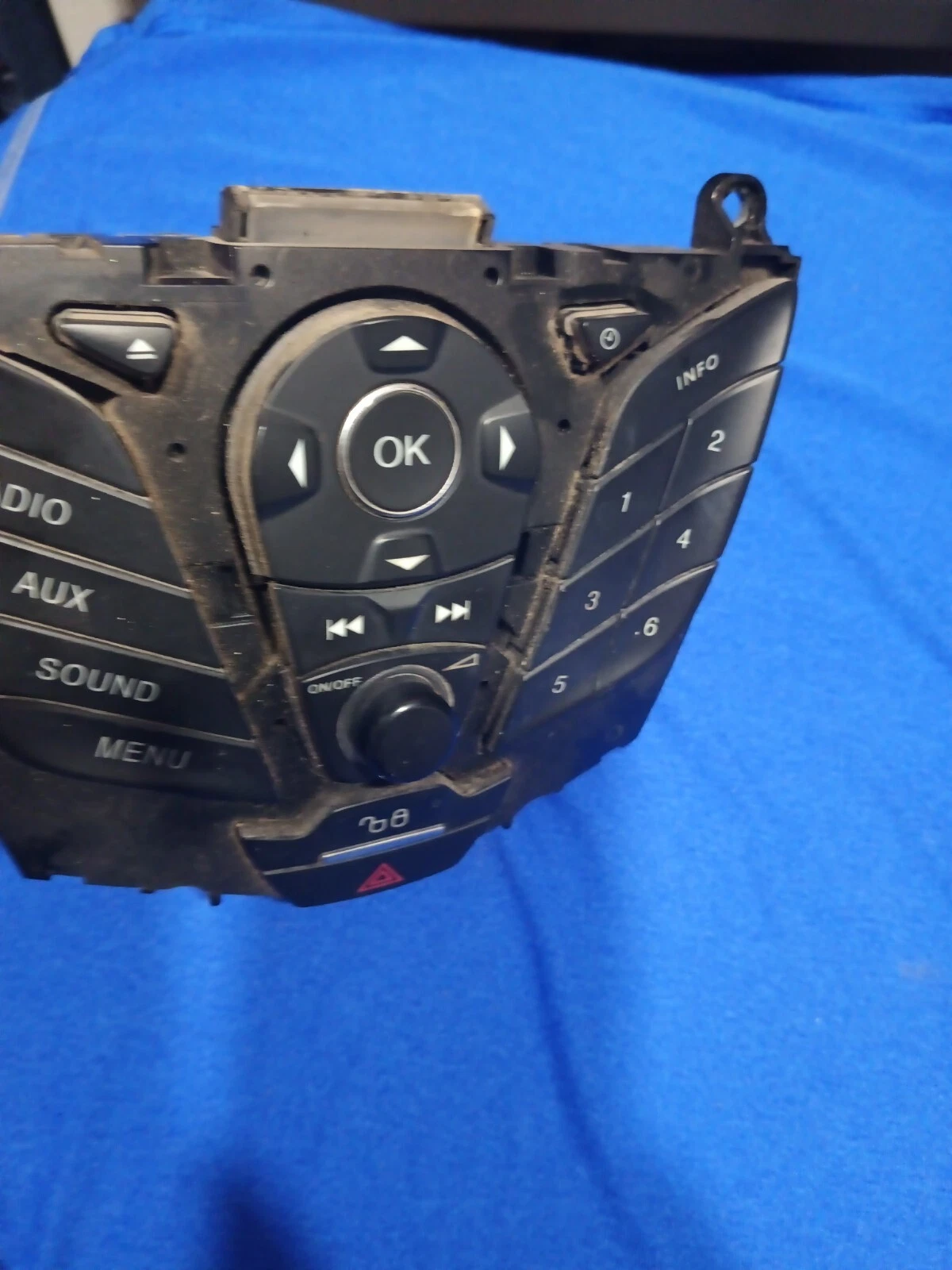 2012 FORD FOCUS 4 DOOR RADIO SELECTOR - Image 6