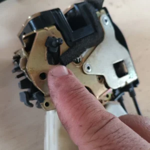 2006 NISSAN ALTIMA LH REAR DOOR LATCH WITH ACTUATOR